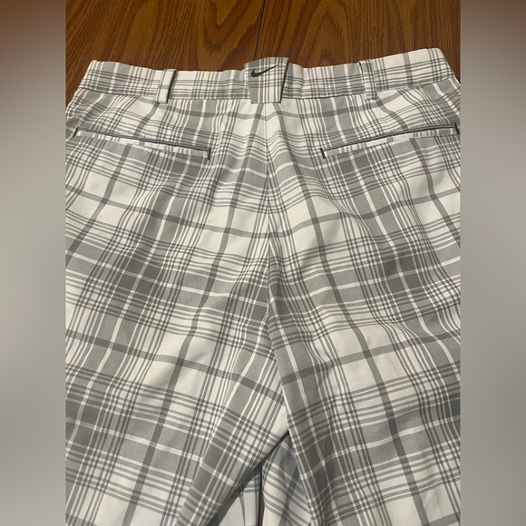 Nike Golf Dri-Fit Plaid Shorts - Size Medium - Picture 4 of 9
